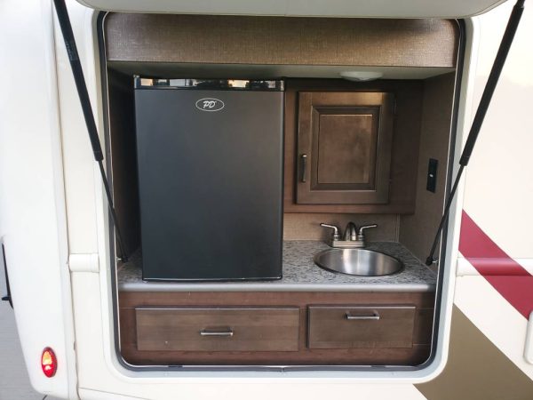 634e0148d2cb4d3806383f19 2019 Thor Motor Coach Class A RV HURRICANE 29M