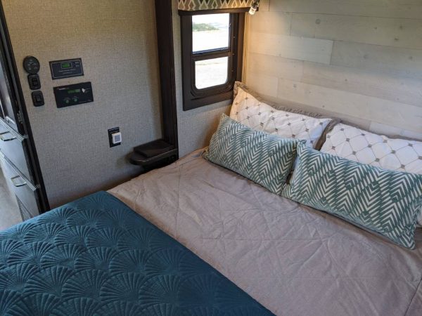 634f1f2b25d4eb7d75106243 2020 Jayco Class A RV ALANTE 26X