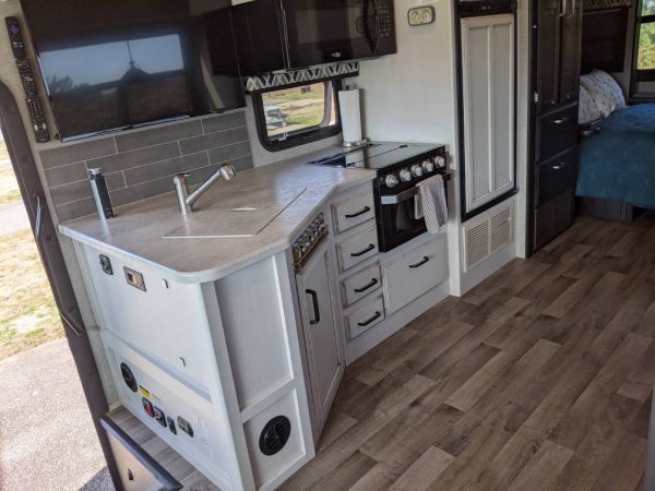 634f1ff55ae8957b4061fc59 2020 Jayco Class A RV ALANTE 26X