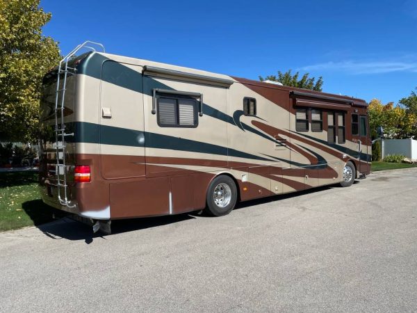 63558829b79dd14f1579880f 2005 Monaco Class A RV WINDSOR 40PAQ