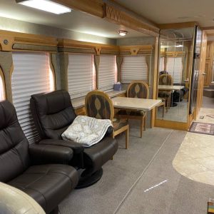 6355895f0e48152d676ac043 2005 Monaco Class A RV WINDSOR 40PAQ