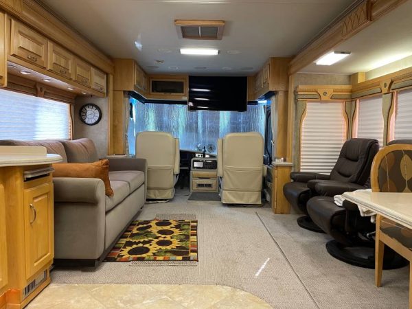 63558982644f0735332bb2cd 2005 Monaco Class A RV WINDSOR 40PAQ