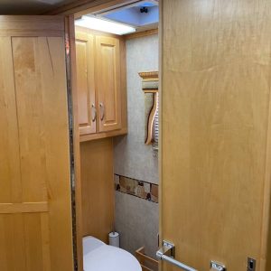 635589b6b0021528025c73c3 2005 Monaco Class A RV WINDSOR 40PAQ