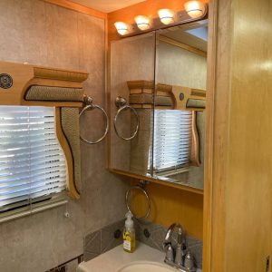 635589c4b4ebd55d5118a890 2005 Monaco Class A RV WINDSOR 40PAQ