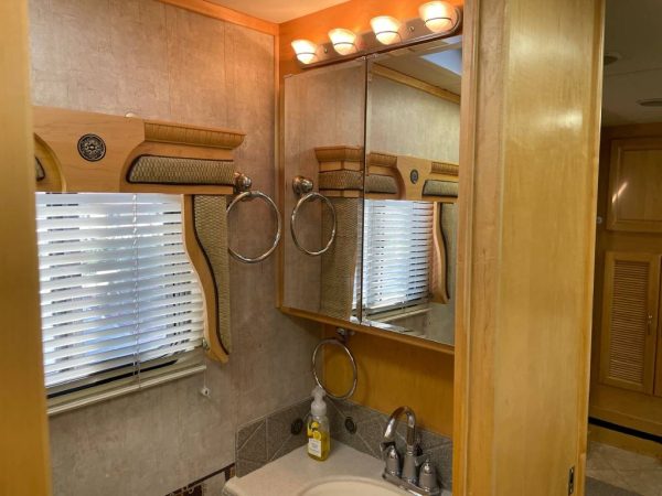 635589c4b4ebd55d5118a890 2005 Monaco Class A RV WINDSOR 40PAQ