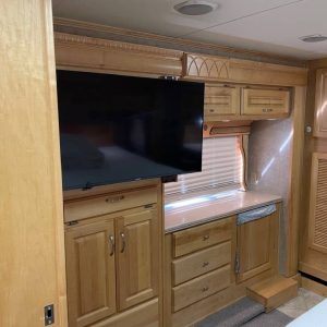 635589d85061491c45007f1c 2005 Monaco Class A RV WINDSOR 40PAQ