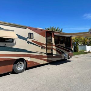 63558aa7a3fcc323d068010f 2005 Monaco Class A RV WINDSOR 40PAQ