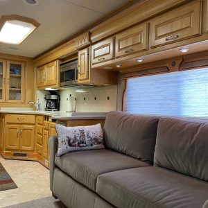 63558ae1c2c1a5075109de98 2005 Monaco Class A RV WINDSOR 40PAQ
