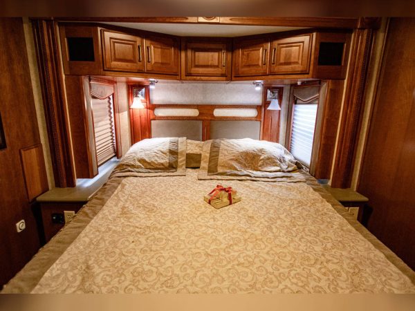 636f2afa48334c796e1200f8 2007 American Coach Class A RV American Tradition 40Z