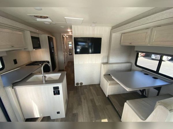 63885650869c397c5e1c8a59 2020 Winnebago Class A RV INTENT 28Y