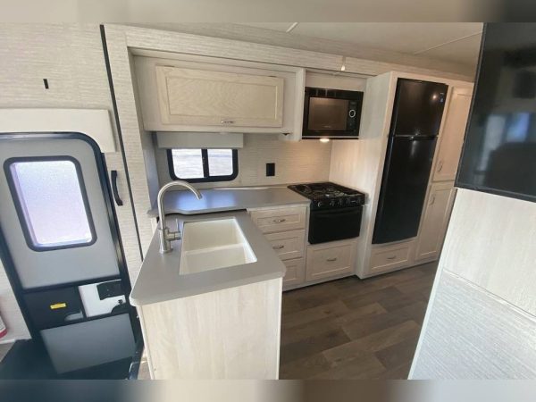 63885650869c397c5e1c8a5c 2020 Winnebago Class A RV INTENT 28Y