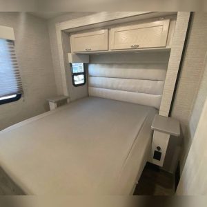 63885652869c397c5e1c8a63 2020 Winnebago Class A RV INTENT 28Y