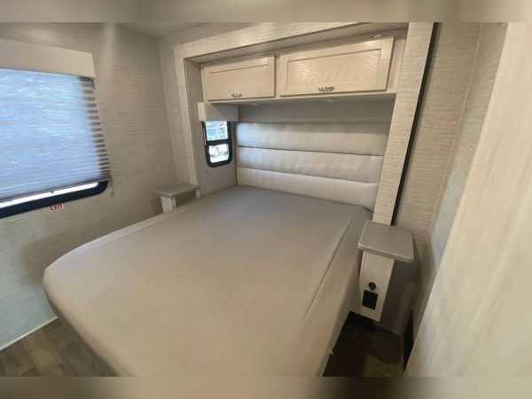 63885652869c397c5e1c8a63 2020 Winnebago Class A RV INTENT 28Y