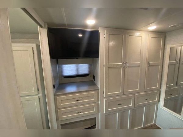 63885652869c397c5e1c8a64 2020 Winnebago Class A RV INTENT 28Y