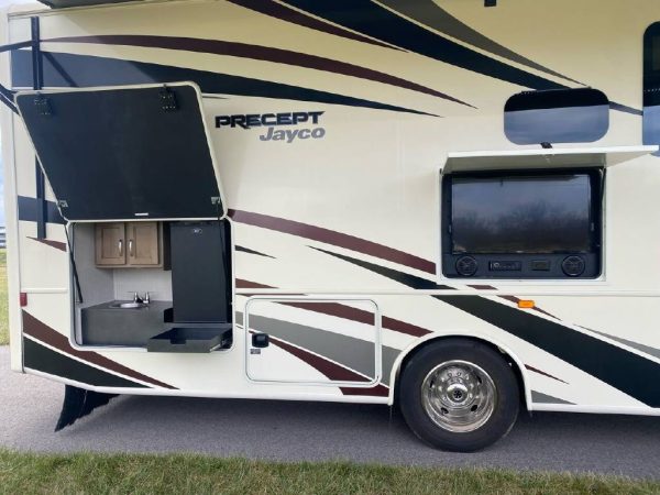638b3ad87e7c645c2936a563 2018 Jayco Class A RV Precept 29V