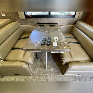 63926a4bdb3c030b4868240f 2014 Fleetwood Class A RV BOUNDER 33C