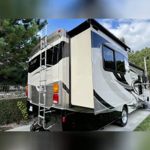 63926abb36c52e290f013e2f 2014 Fleetwood Class A RV BOUNDER 33C