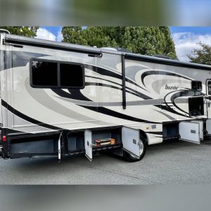 63926ac6a58d546bfd5bc0b7 2014 Fleetwood Class A RV BOUNDER 33C