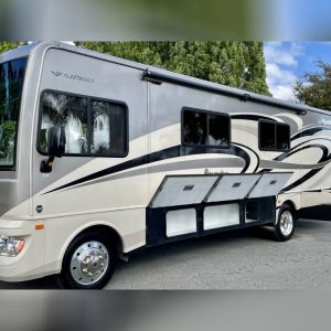 63926adbbe497c146f6f4f43 2014 Fleetwood Class A RV BOUNDER 33C