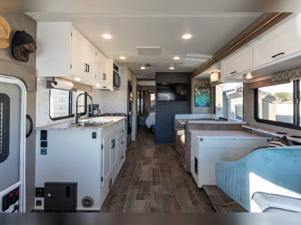 6397ea5dd06dec3c4673df86 2018 Winnebago Class A RV INTENT 30R