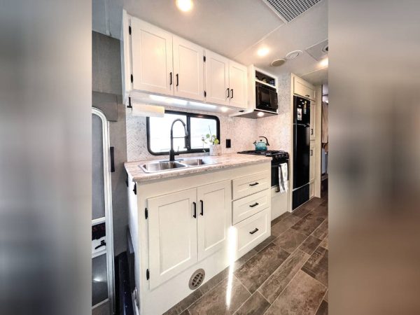 6397ea696718360c6d7dda67 2018 Winnebago Class A RV INTENT 30R