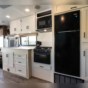 6397ea6e0fa99b1ceb1b3903 2018 Winnebago Class A RV INTENT 30R