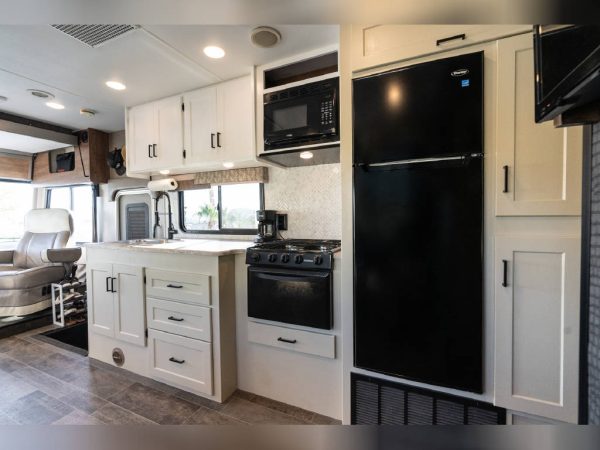 6397ea6e0fa99b1ceb1b3903 2018 Winnebago Class A RV INTENT 30R