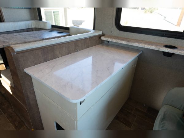 6397ea7d12e9824e0f19fe4f 2018 Winnebago Class A RV INTENT 30R