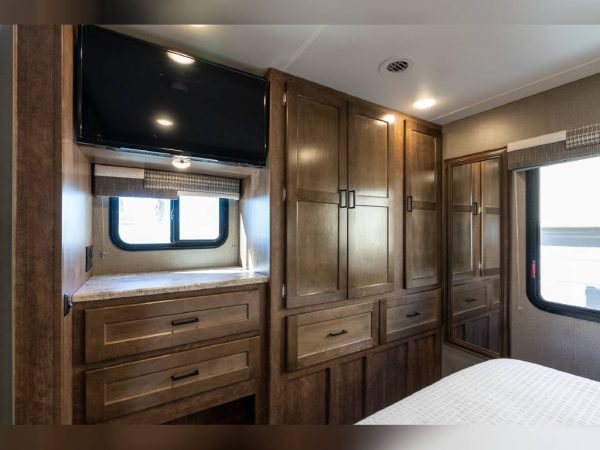 6397ea9af5c51a5eb151eac3 2018 Winnebago Class A RV INTENT 30R
