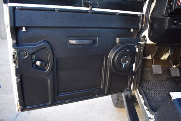 66428198-770-0@2X 1994 Land Rover Defender 90 Safari Cage