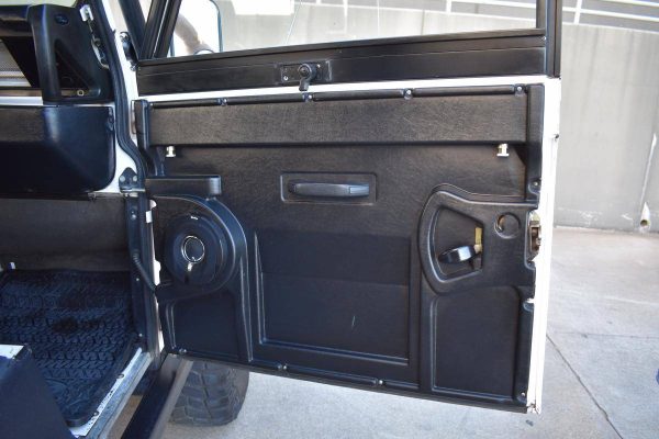 66428199-770-0@2X 1994 Land Rover Defender 90 Safari Cage