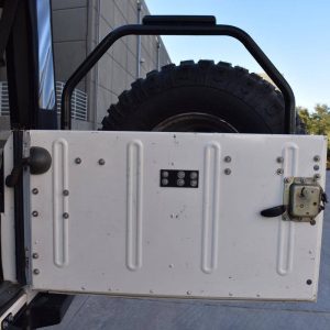 66428203-770-0@2X 1994 Land Rover Defender 90 Safari Cage