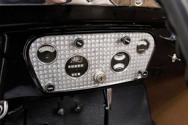 67316036-770-0@2X 1931 Chevrolet Independence Phaeton
