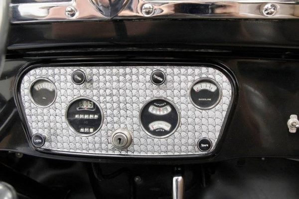 67316037-770-0@2X 1931 Chevrolet Independence Phaeton