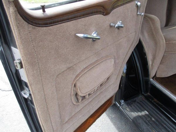 67964681-770-0@2X 1933 Buick 90