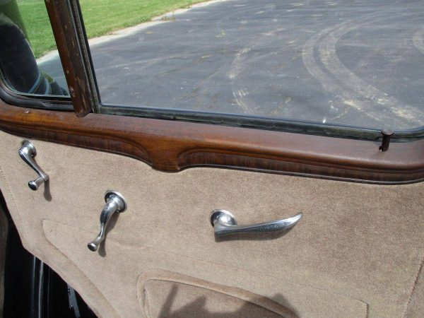 67964682-770-0@2X 1933 Buick 90
