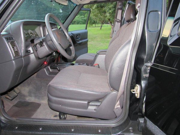 68049716-770-0@2X 1999 Jeep Cherokee