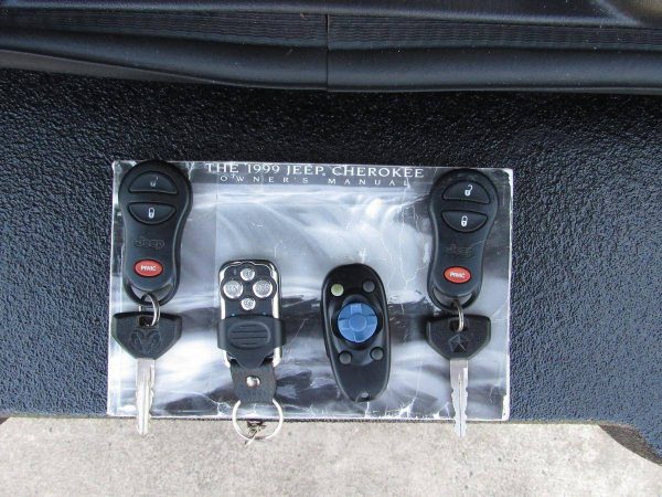68049727-770-0@2X 1999 Jeep Cherokee