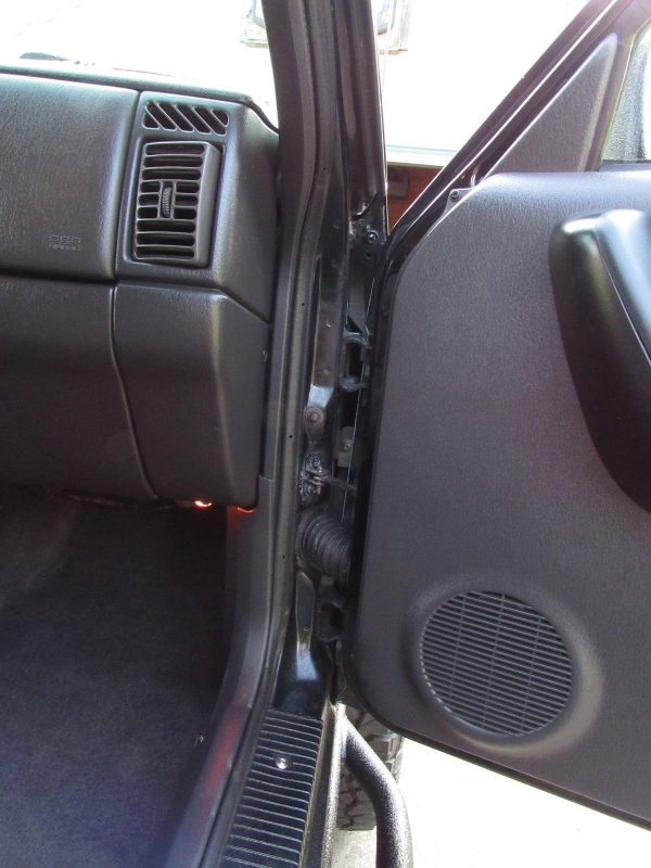 68049728-770-0@2X 1999 Jeep Cherokee