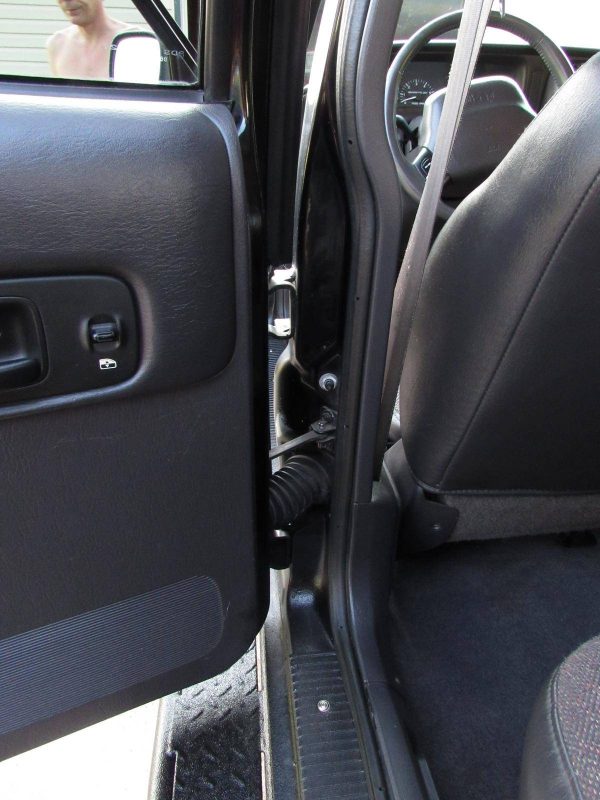 68049730-770-0@2X 1999 Jeep Cherokee