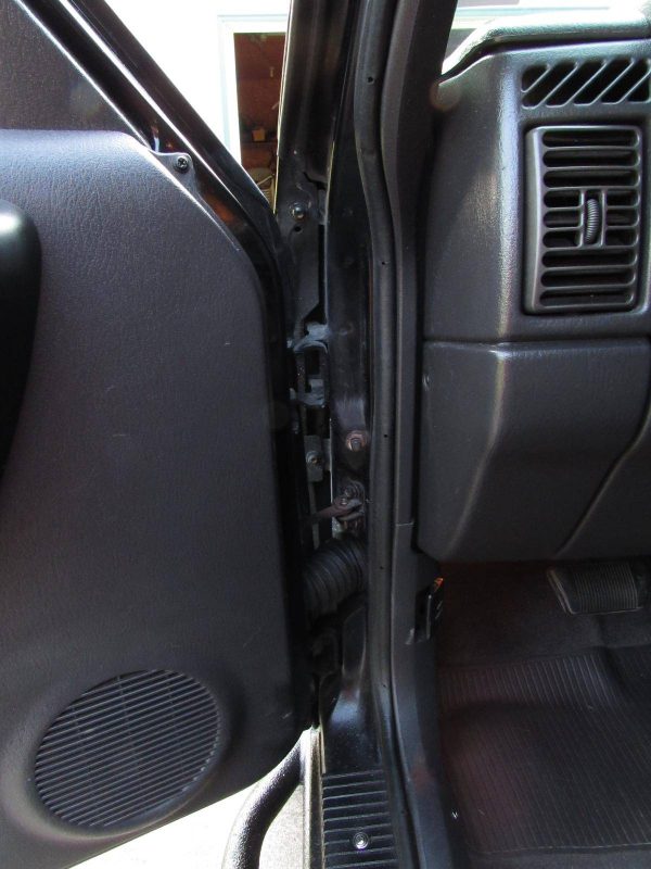 68049731-770-0@2X 1999 Jeep Cherokee