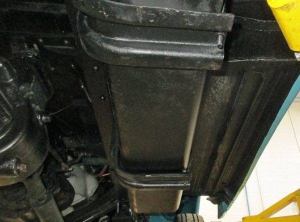68450389-770-0@2X 1957 Chevrolet Suburban NAPCO 4X4