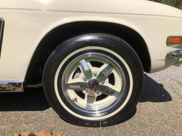 68509786-770-0@2X 1973 Jensen Interceptor 3