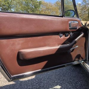 68509792-770-0@2X 1973 Jensen Interceptor 3