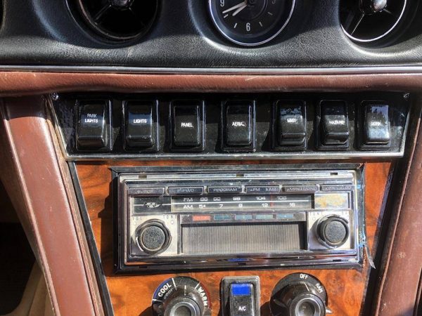 68509799-770-0@2X 1973 Jensen Interceptor 3