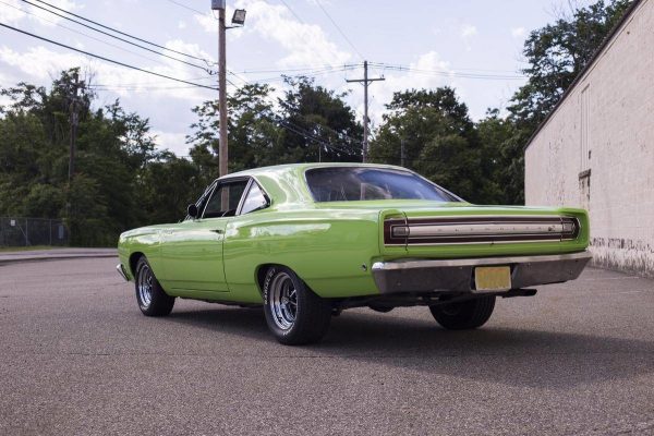68810720-770-0@2X 1968 Plymouth Road Runner