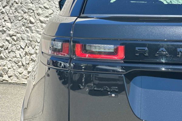 7c82368ff93f4fe09da1f7a18966e44e 2021 Land Rover Range Rover Velar R-Dynamic S