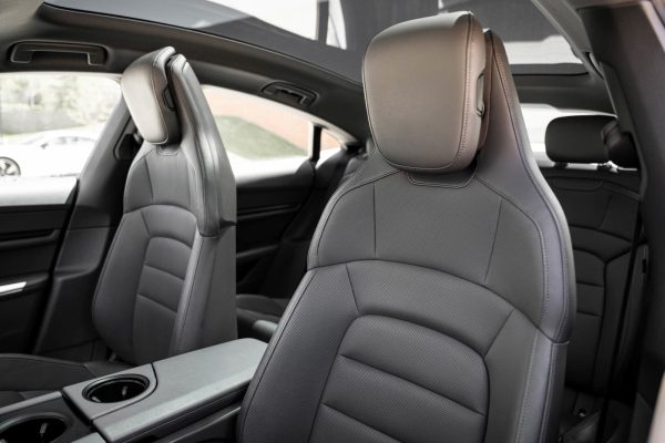 7d0b9ae7382242a2bc132640b8d87f91 2021 Porsche Taycan 4S