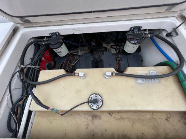 8266372_20220330110606931_1_XLARGE 2002 Boston Whaler 255 Conquest