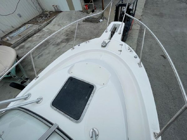 8266372_20220330110645931_1_XLARGE 2002 Boston Whaler 255 Conquest